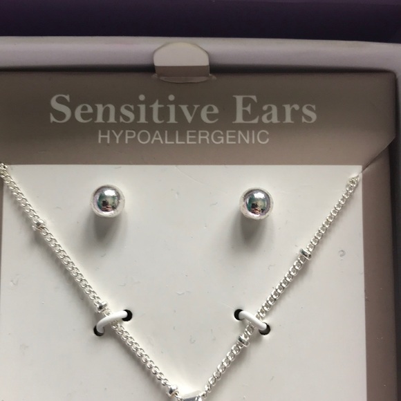 Letter “A” earring and necklace set. New. - Picture 3 of 3